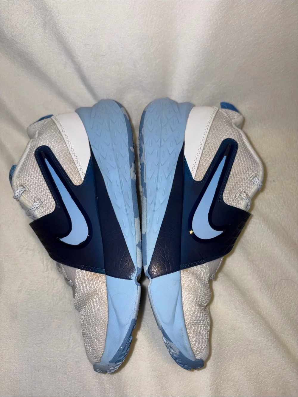 Nike Kids Sneakers in White and Light Blue with Navy Swoosh boy size 5.5